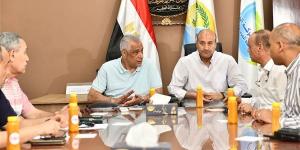 وزير الإنتاج الحربي يتفقد مشروعات حياة كريمة بأسيوط