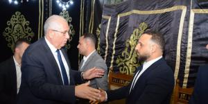 رئيس
زراعة
النواب
يقدم
واجب
العزاء
في
الزميل
مصطفى
الشربيني
مسؤول
الملف
البرلماني
بموقع
تحيا
مصر..فيديو