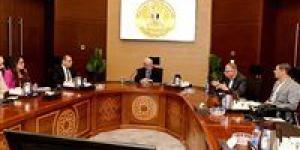 نائب
      رئيس
      الوزراء
      يتابع
      مستجدات
      تنفيذ
      المشروع
      القومي
      لتطوير
      صناعة
      الغزل
      والنسيج