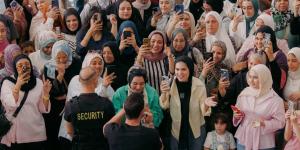 عزيز
      مرقة
      يحول
      محطة
      مترو
      عدلي
      منصور
      إلى
      حفل
      غنائي
      مفاجئ
      بعد
      تريند
      بوكيه
      ورد