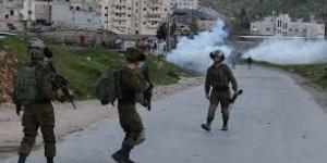 إصابات بالاختناق خلال مواجهات في الضفة الغربية واعتداءات للمستعمرين على ممتلكات الفلسطينيين