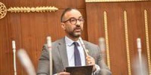 الحمامصي:
      نعتز
      بحاملي
      الماجستير
      والدكتوراه..
      ولكن
      الشهادة
      ليست
      تذكرة
      عبور
      إلى
      الوظيفة
      الحكومية