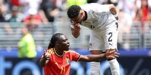 بعد طرد لاعب باراجواي، صحيفة بلجيكية تثير الجدل بشأن واقعة ياسر إبراهيم بكأس العالم