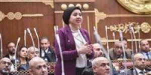 بعد
      انتحار
      فتاة
      بسبب
      تراكم
      الديون..
      النائبة
      أميرة
      صابر:
      التمويل
      الاستهلاكي
      مهم
      كأداة
      بتساعد
      الأسر
      لكن
      بدون
      توعية
      للمواطنين
      بنروح
      لحتة
      سيئة