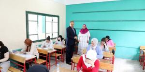 محافظ
      الشرقية
      يتفقد
      لجان
      امتحانات
      الثانوية
      العامة
      ويدعم
      الطلبة