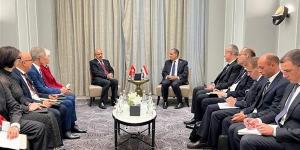 وزير الخارجية ونظيره التونسي يؤكدان تعزيز التعاون الاقتصادي والتجاري بين البلدين