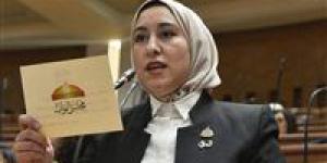 النائبة
      صافيناز
      طلعت:
      تعديل
      ضريبة
      الدمغة
      الحالي
      يضر
      بالاستثمار
      ويدفع
      المستثمرين
      للخروج
      من
      السوق
      المصري