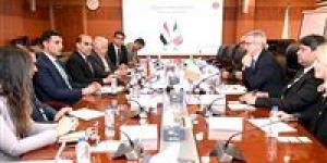 وزير
      الصناعة
      يبحث
      مع
      سفير
      أيرلندا
      وممثلي
      هيئة
      المشروعات
      الأيرلندية
      فرص
      تعزيز
      التعاون
      الصناعي
      بين
      البلدين