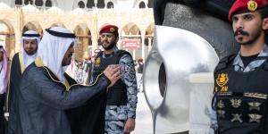 غسل الكعبة المشرفة بماء زمزم وماء الورد (فيديو)