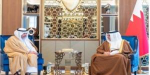 ولي
      عهد
      البحرين
      يبحث
      مع
      السفير
      السعودي
      تعزيز
      العلاقات
      الثنائية
