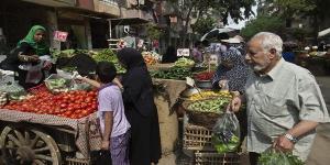 إلى
      أين
      يتجه
      الغلاء
      المعيشي
      ومتى
      تنخفض
      الأسعار
      فى
      مصر؟
      خبير
      يوضح