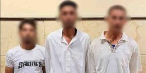 3
عمال
يعتدون
على
موظف
بشركة
مياه
ويحطمون
سيارته
بالبحيرة
والداخلية
تكشف
التفاصيل