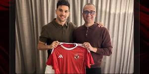 منصف
      بقرار
      أحدثهم،
      الأهلي
      يتعاقد
      مع
      15
      مهاجمًا
      في
      عهد
      محمود
      الخطيب