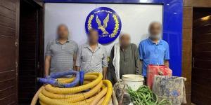 حفرنا
      7
      أمتار
      بحثا
      عن
      الكنز،
      اعترافات
      مثيرة
      لـ4
      متهمين
      بالتنقيب
      عن
      الآثار
      في
      التبين