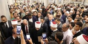 وزير
الأوقاف
ومحافظ
القاهرة
ونقيب
الأشراف
يفتتحون
مسجد
الإمام
الحسين
بعد
تجديد
الفرش
(صور)
