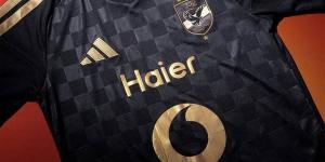 الأهلي يكشف عن قميصه الاحتياطي للموسم الجديد