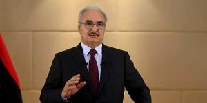 المشير خليفة حفتر يصل مدينة العلمين للقاء الرئيس السيسي