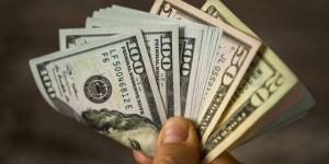 الدولار يرتفع مع ترقب التضخم وكلمة وارش واضطرابات سوق السندات
