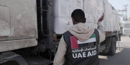 الإمارات تغيث غزة بـ 13 شاحنة مساعدات غذائية