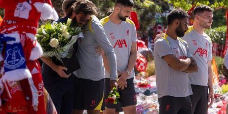 محمد صلاح وزملاؤه يواسون زوجة جوتا