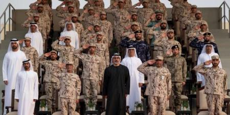 خالد بن محمد بن زايد يشهد عروضاً تخصصية لمجندي الدفعة الـ22 من منتسبي الخدمة الوطنية