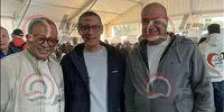 عمرو
      الجنايني
      وياسر
      قمر
      وأحمد
      كامل
      يدعمون
      إبراهيم
      زاهر
      في
      انتخابات
      نادي
      الجزيرة