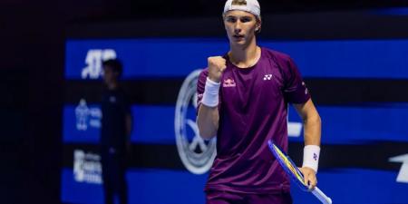 بلوكس
ونيكولاي
يعبران
إلى
نصف
نهائي
بطولة
الجيل
القادم
لمحترفي
التنس