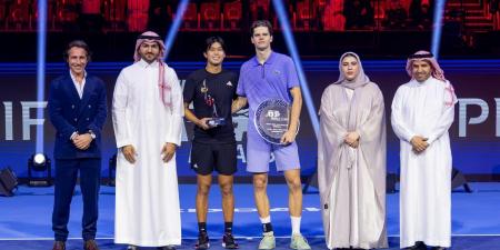 توّج
      الأمريكي
      تيين
      بلقب
      بطولة
      الجيل
      القادم
      للتنس
      2025