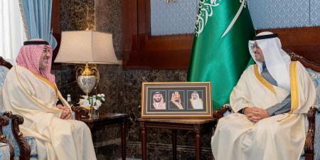 محافظ
      الأحساء
      يستقبل
      الرئيس
      التنفيذي
      لـ”سار”