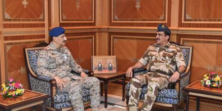 قائد
      سلاح
      الجو
      السلطاني
      العماني
      يستقبل
      قائد
      القوات
      الجوية
      الملكية
      السعودية