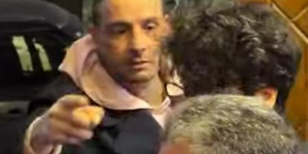 بعد
      واقعة
      أحمد
      الفيشاوي..
      محمد
      صلاح
      العزب
      يهاجم
      مصوري
      العزاءات:
      لازم
      وقفة