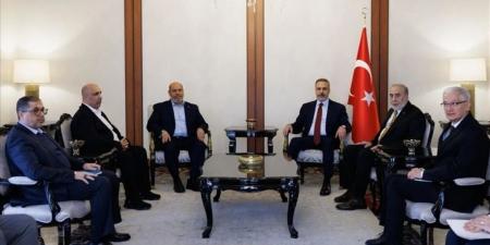 لقاء
      في
      أنقرة..
      هاكان
      فيدان
      يبحث
      مع
      وفد
      حماس
      المرحلة
      الثانية
      من
      اتفاق
      غزة
      ودعم
      الجهود
      الإنسانية