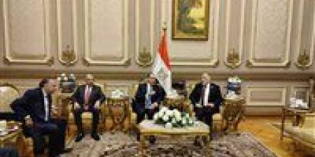 وكيل
      الشيوخ
      يشيد
      بدور
      وزير
      الخارجية
      وجهود
      الدولة
      في
      ملف
      حقوق
      الإنسان
      دوليا