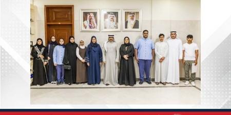 وزير
      التربية
      والتعليم
      يستقبل
      طلبة
      مملكة
      البحرين
      الفائزين
      بجائزة
      لطيفة
      بنت
      محمد
      بدولة
      الإمارات
      العربية
      المتحدة
      الشقيقة