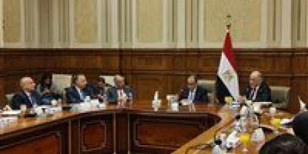 وزير
      الخارجية
      يؤكد
      أهمية
      التنسيق
      بين
      السلطتين
      التشريعية
      والتنفيذية
      ودعم
      ملف
      حقوق
      الإنسان