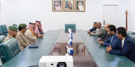 السفير
      آل
      جابر
      يلتقي
      الوفد
      المفاوض
      لملف
      المحتجزين
      في
      اليمن
      ويؤكد
      دعم
      المملكة
      للإفراج
      الكلي