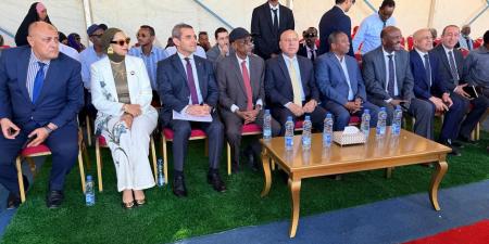 وزير
      الصناعة
      يفتتح
      محطة
      الطاقة
      الشمسية
      بقرية
      "عمر
      كجع"
      بمنطقة
      عرتا"
      بجيبوتي