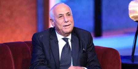 حسين لبيب يطير إلى فرنسا في رحلة علاجية ويعود خلال أسبوع