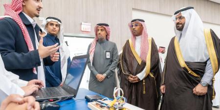 وكيل المحافظ يكرم الفرق والمدارس الفائزة في مسابقة رواد الأمن السيبراني