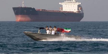 إيران وعُمان تبحثان وضع بروتوكول لمراقبة العبور عبر مضيق هرمز