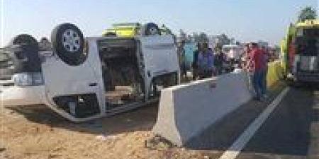 إصابة 6 أشخاص إثر انقلاب ميكروباص بالعياط