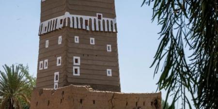 12 قصرا طينيا تروي حكايات 300 عام بقرية المشكاة