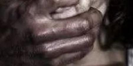 عاطل
يوقع
بفتاة
الجيزة..
علاقة
وهمية
تنتهي
بفض
غشاء
بكارتها
وبلاغ
رسمي