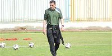 مالية
      كفر
      الزيات
      يجدد
      عقد
      حسن
      موسي
      المدير
      الفني
      في
      الموسم
      القادم