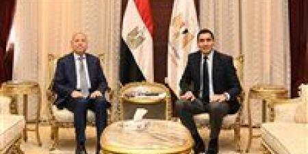 وزير
الشباب
والرياضة
ومحافظ
القاهرة
يبحثان
التعاون
وإطلاق
فعاليات
رياضية
بالعاصمة