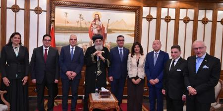 رئيس
جامعة
القاهرة
يهنئ
البابا
تواضروس
ويرفع
الطوارئ
بالمستشفيات