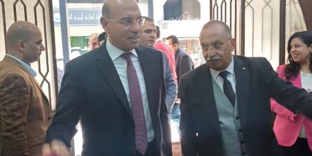 مدير
أمن
بورسعيد
يهنئ
الإخوة
الأقباط
بعيد
القيامة
المجيد