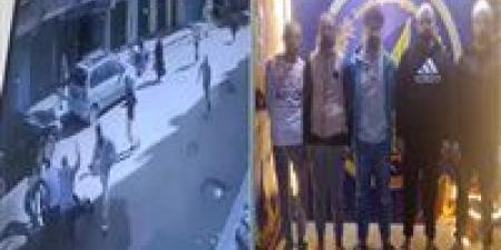 معاكسة
      سيدة
      تشعل
      مشاجرة
      بالأسلحة
      البيضاء
      والشوم
      في
      الإسكندرية