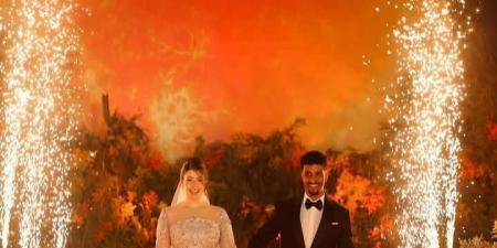 أحضان
      ورومانسية..
      اللقطات
      الأولى
      من
      حفل
      زفاف
      البلوجر
      سلمى
      عبد
      العظيم