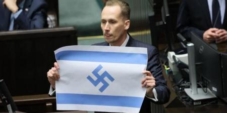 إسرائيل
      والنازية
      والشرق
      الأوسط..
      صرخة
      نائب
      بولندي
      في
      البرلمان
      تغضب
      الدولة
      العبرية